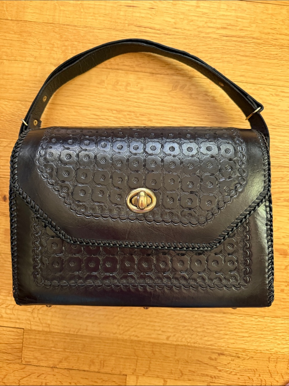 Embossed/Tool-like Leather Adjustable Shoulder / Hand Bag w/Twist-Lock Closure